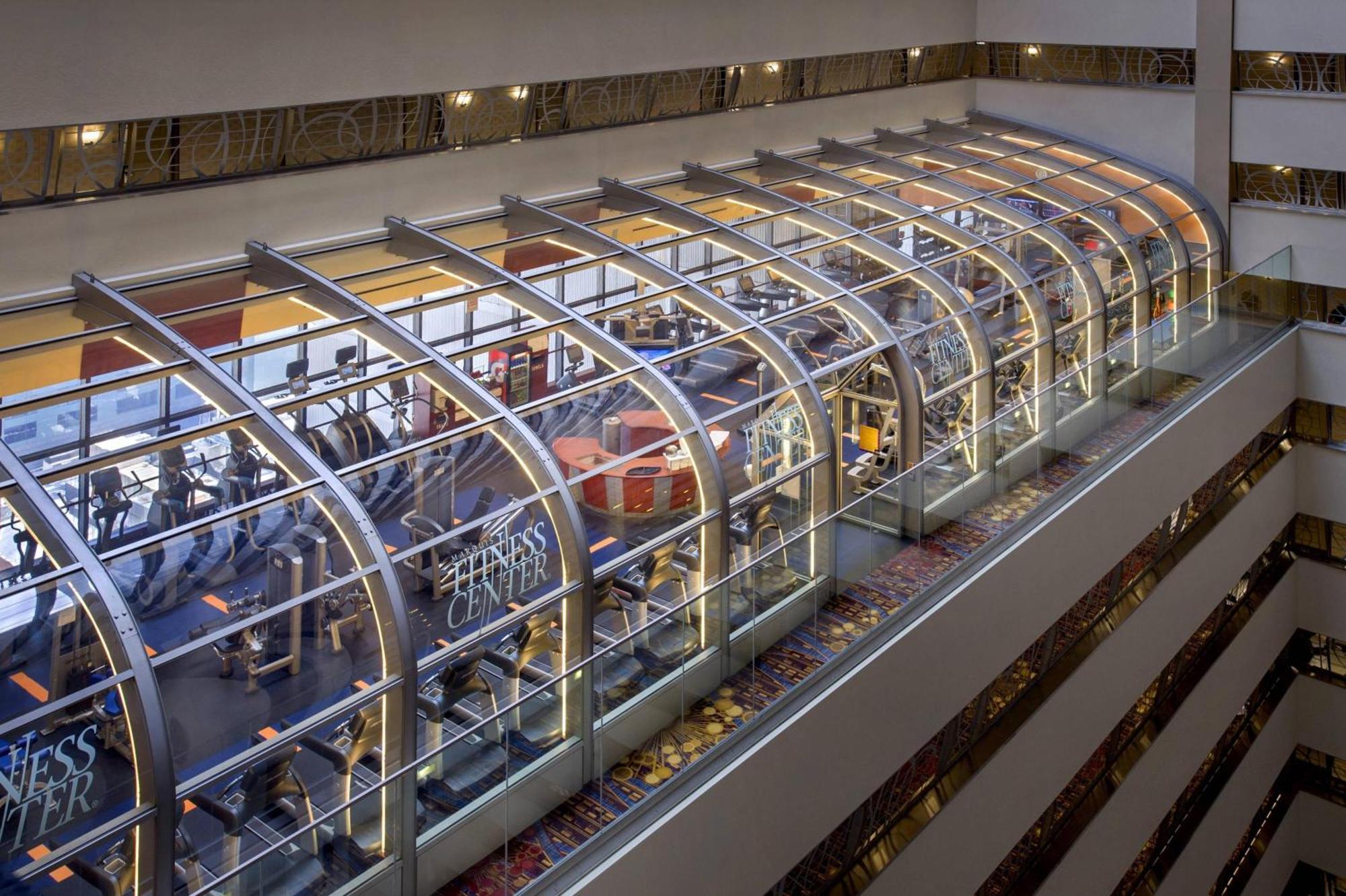 Hotel New York Marriott Marquis Esterno foto The hotel's fitness center