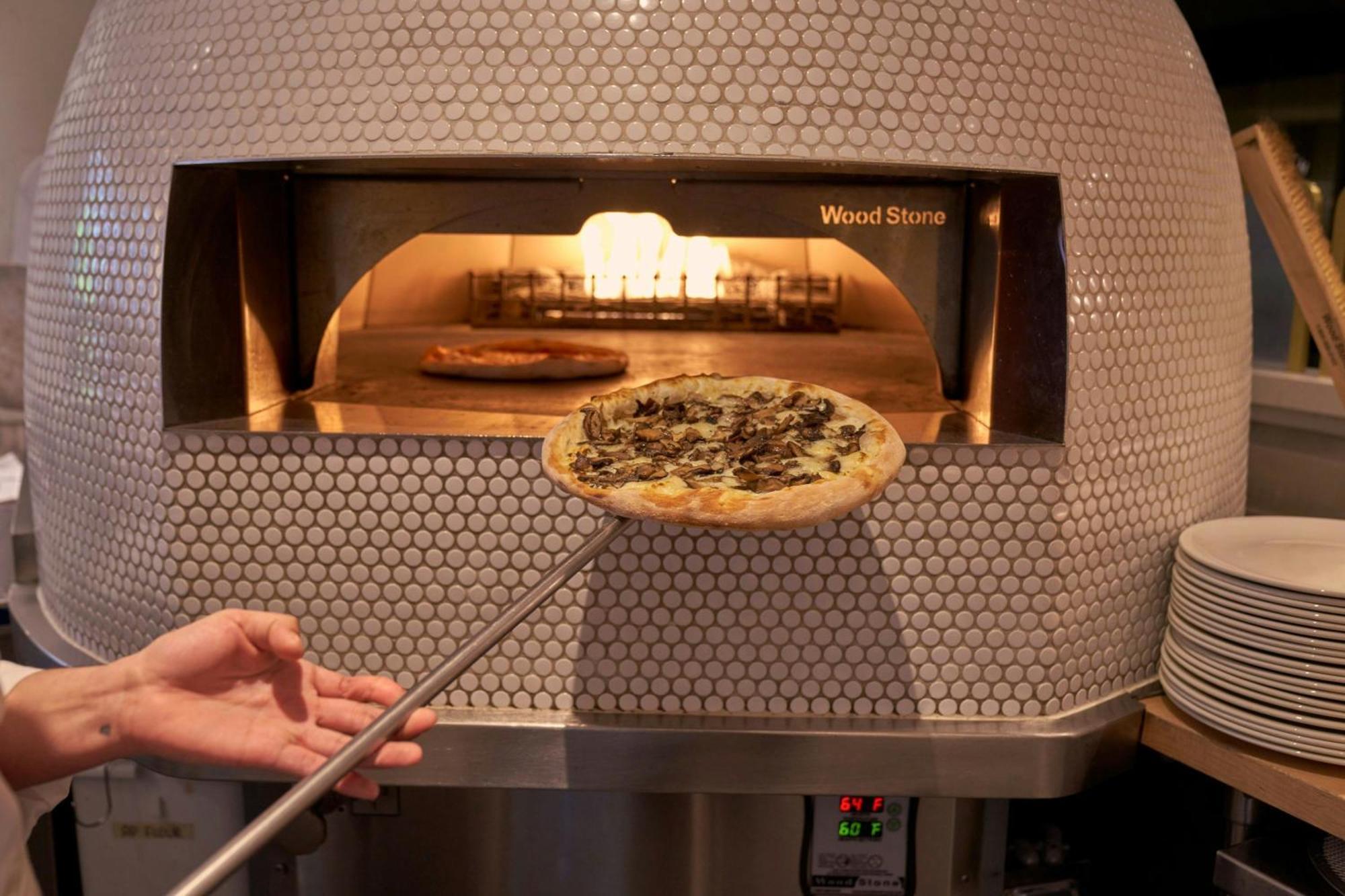 Hotel New York Marriott Marquis Esterno foto Wood Stone Pizza Oven