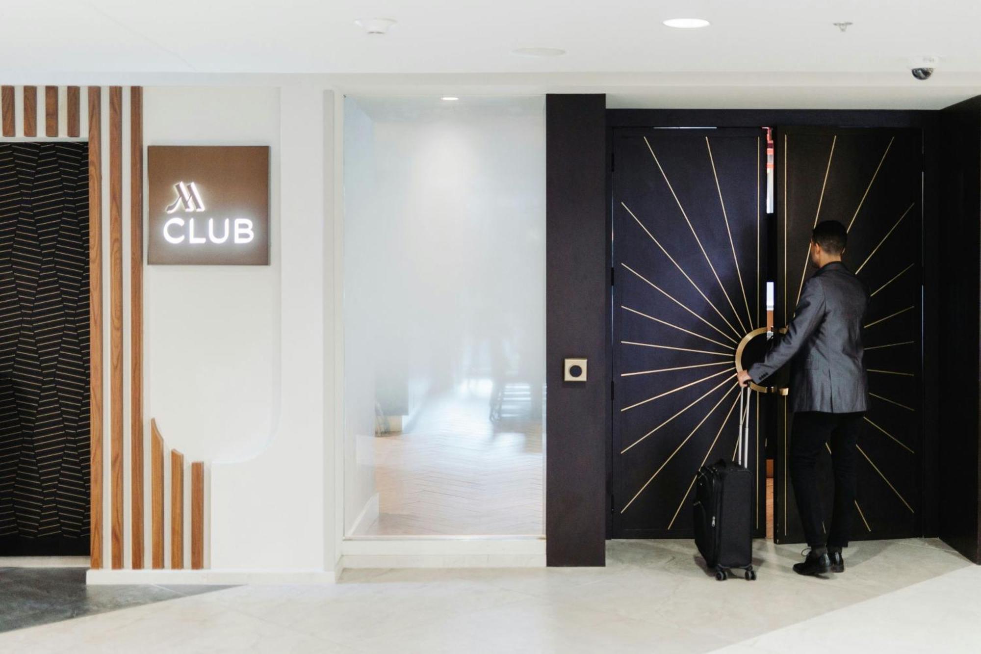 Hotel New York Marriott Marquis Esterno foto Entrance to the club