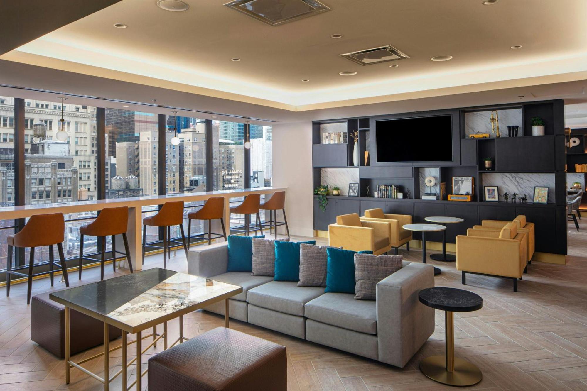 Hotel New York Marriott Marquis Esterno foto The Club lounge at London Heathrow Airport