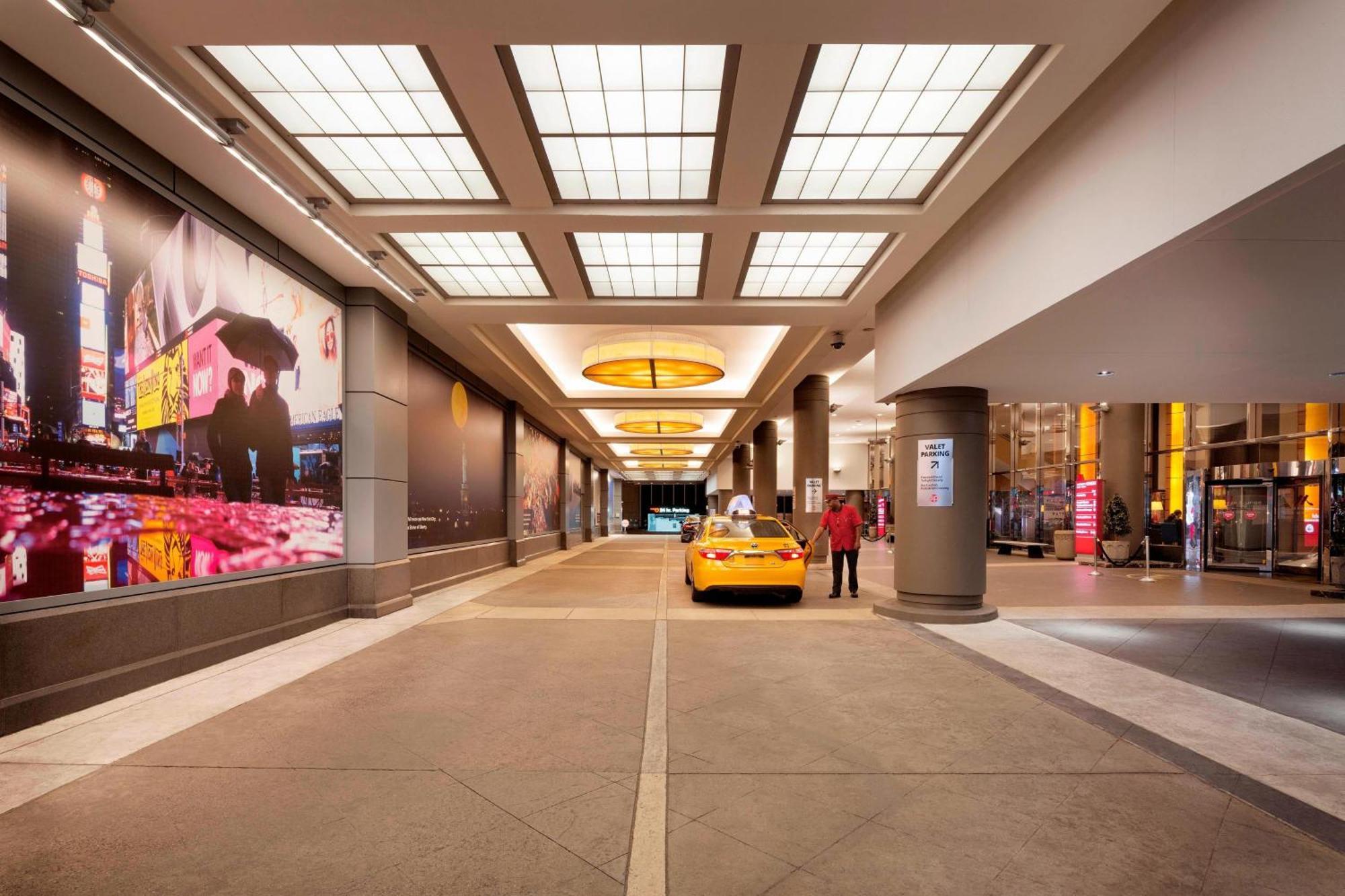 Hotel New York Marriott Marquis Esterno foto The interior of the shopping centre