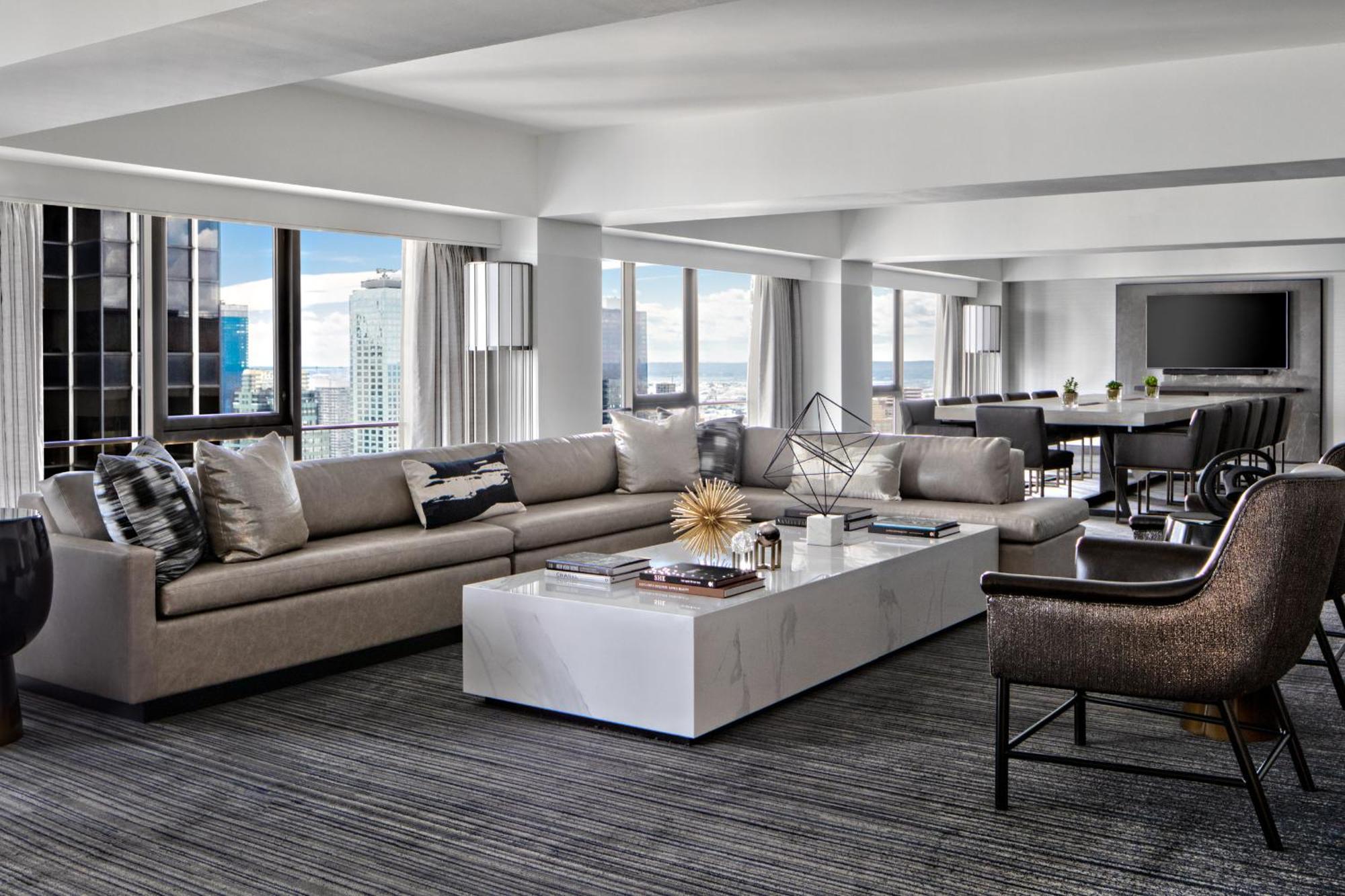 Hotel New York Marriott Marquis Esterno foto The living room of a three-bedroom penthouse